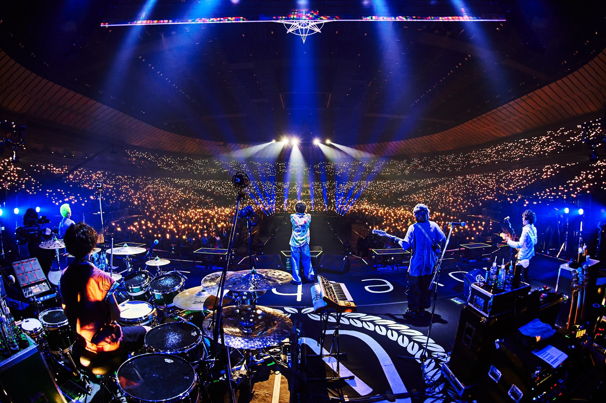  Man in the Show 横アリ 横浜アリーナ ペンライト 横浜アリーナにはSexy Zoneのファン1万5000人が集結した（撮影