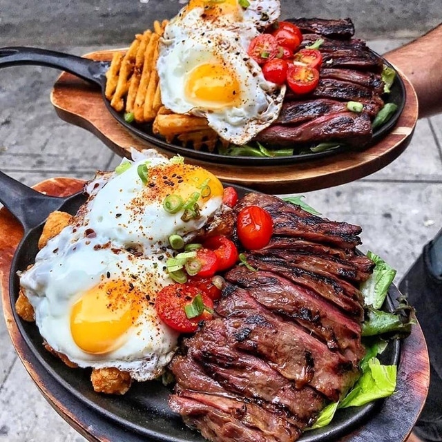 Steak and eggs - a magic combo!! You like??? 😋
🥚⁣
🥚
📸 @thebigbitetour What would you eat first?🤔
🥚⁣
🥚⁣
#thebigbitetour #steakandeggs #🥚 #bbqbreakfast #blacktown #pelletgrill #bacon #pancakes #steak #barbeque #asado #churrasco #sizzle #paleo #meatlover #brisket