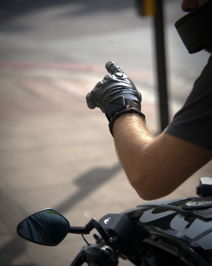 ArcVehicle's tweet image. The secure keyless start technology in Vector&apos;s key fob can be effortlessly changed to a compact wearable, ensuring you never have to search for a place to stash your keys again ⚡️ #arcvector #adifferentroad