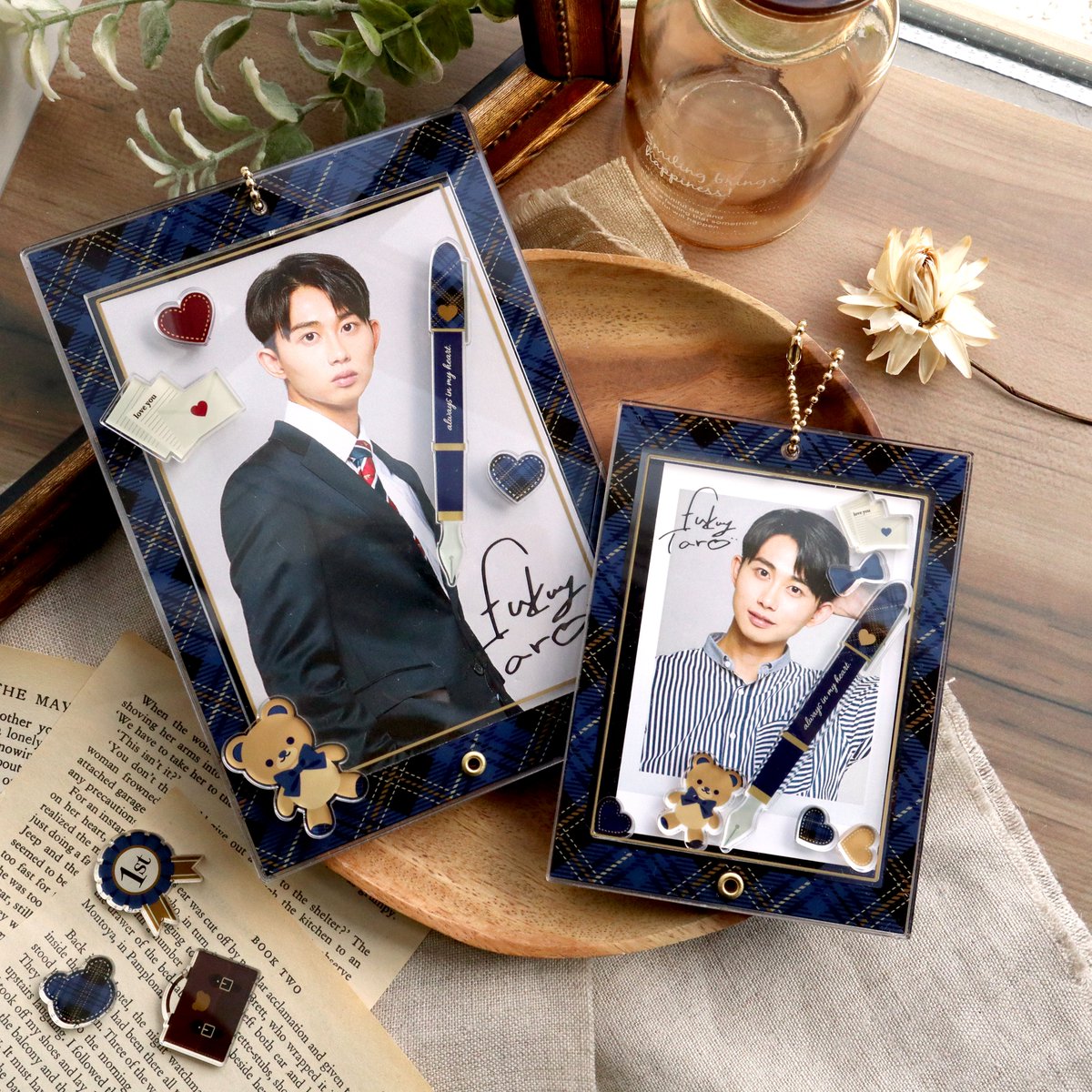 ❤️🎀𝑹𝒆𝒏𝒆𝒘𝒂𝒍 &amp; 𝑵𝒆𝒘 𝑰𝒕𝒆𝒎🤎🧸
𝑇𝑎𝑟𝑡𝑎𝑛 𝑐ℎ𝑒𝑐𝑘 𝐴𝑐𝑟𝑦𝑙𝑖𝑐 𝐹𝑟𝑎𝑚𝑒 / 𝐶𝑎𝑟𝑑 𝑠𝑖𝑧𝑒

『タータンチェック』をあしらったアイテムが登場✨

これからの季節にぴったりな、温かみのある色合い🤎

パーツは万年筆やバッグなど、クラシックな世界観です💼

#fanfancy