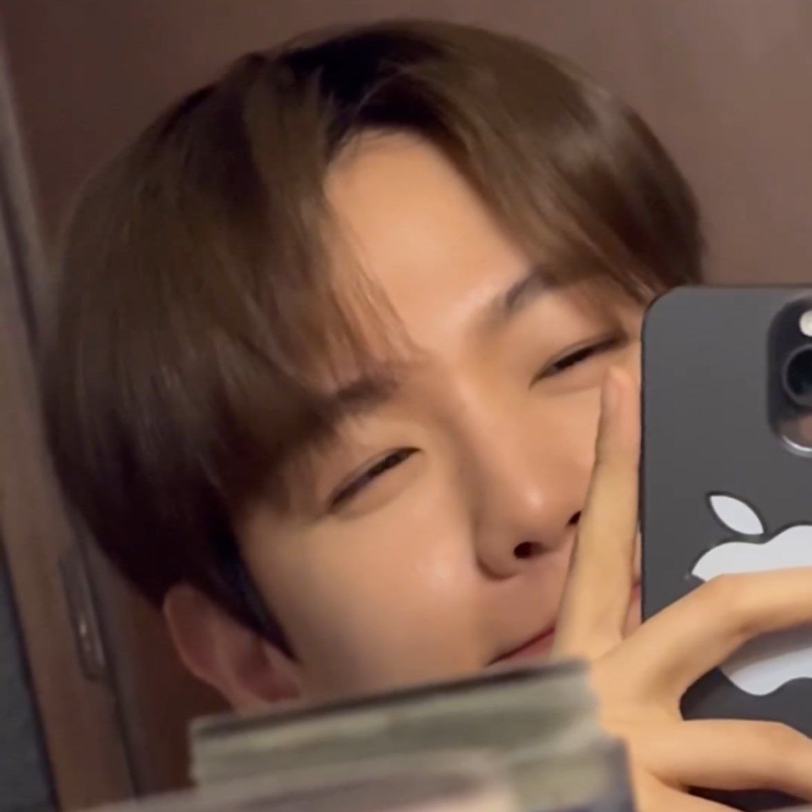noeym02's tweet photo. لطفا بذار فدات شم. توروخدا😭

#BAEKHYUN @weareoneEXO https://t.co/gXf3v4IhXn
