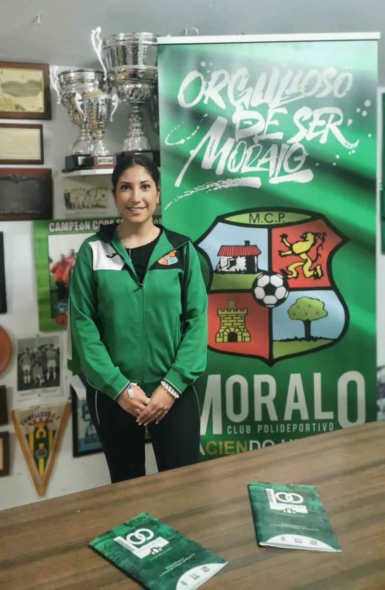 Gran bienvenida y apoyo a Nela 👏🏽, nuevo miembro y fichaje del Cuerpo Técnico !!!
Hará la labor de Delegada de Equipo del Moralo B. 

Encantados de contar contigo !!!
#Halamoralo
💚