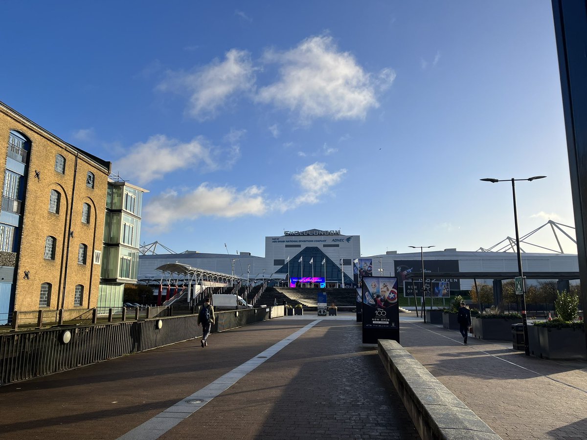docfarrow's tweet image. Beautiful morning in London - excited to be here for day 2 of @future_surgery.
Looking forwards to talking about @ARCH3RY_Project and #digitaltech in T&O on behalf of @bota_uk.
Come along to the @ASiTofficial Surgical innovation theatre at 12 to find out more!