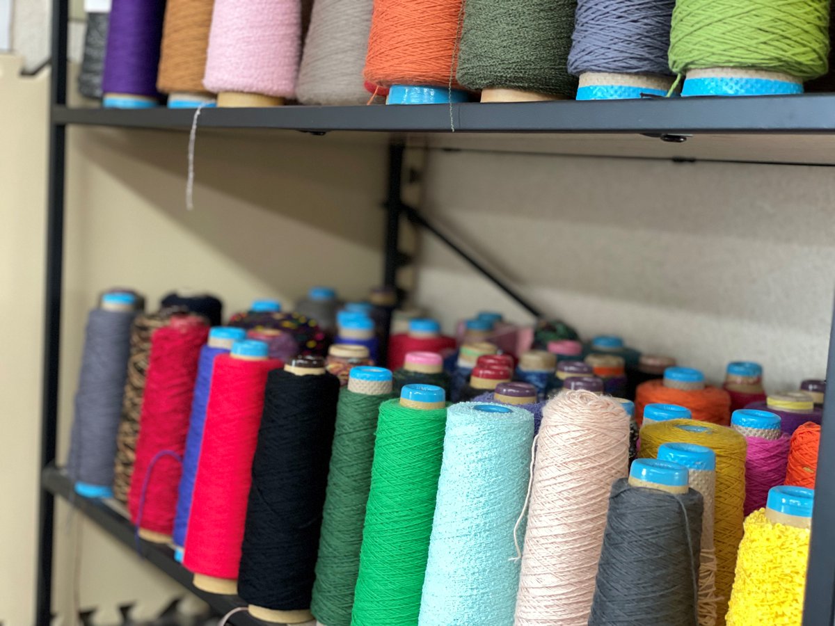 craftaid's tweet image. コラムを更新しました!!
今回は東京都国分寺にある福祉施設AnnBeeさんとのコラボレーションバッグの商品ストーリーです。

企画から販売まで2年....
やっと出来上がりました!!

障がいを持っていても国際協力に参加できることが彼らの自信につながっています。

▽コラム
craftaid.jp/?mode=f5