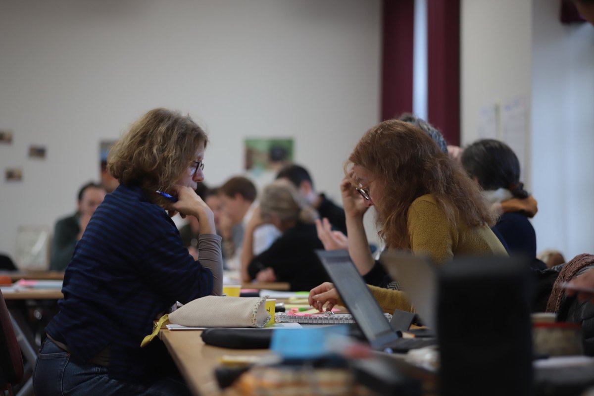 ResoBiodiv's tweet photo. Le séminaire de lancement ColCopEA démarre ! Brise glace sous forme d'échange "boule de neige" sur les motivations des 25 équipes de lycées à rejoindre une démarche de recherche participative sur les coleos. Coprophages. #aventureduvivant @resothem @vigienature @supagroflorac https://t.co/szsbku280g