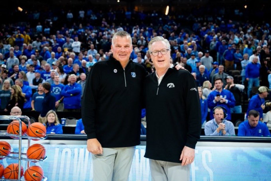 cucoachmac's tweet photo. It was special for Fran and I to honor or good friend , Mike Molstead, by wearing matching pullovers with his logo. Mike has been a great to friend to both of us during his 22 year cancer journey. Prayers for Mike and his family. Keep fighting, Mo!!🙏🙏 https://t.co/nSoJrnZUrh