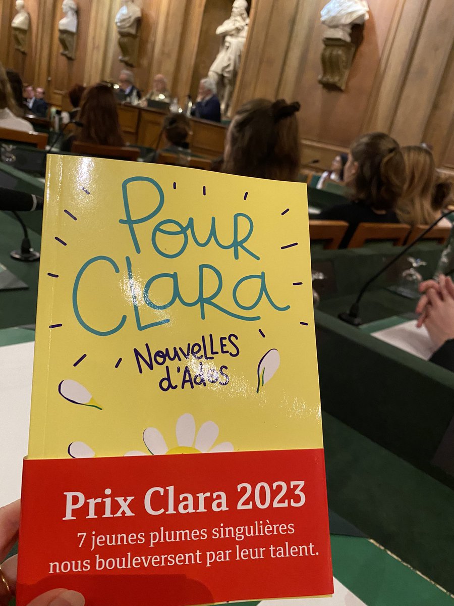 Fond_LaPoste's tweet image. Les 100 lauréats du @PrixClara depuis 2006 sont accueillis à l’Institut de France par Erik Orsenna, pdt d’honneur : « il y a plus de possible en vous que vous ne croyez ». Le prix Clara - nouvelles d’ados est soutenu par la Fondation @GroupeLaPoste 
#écrire #grandir #partager