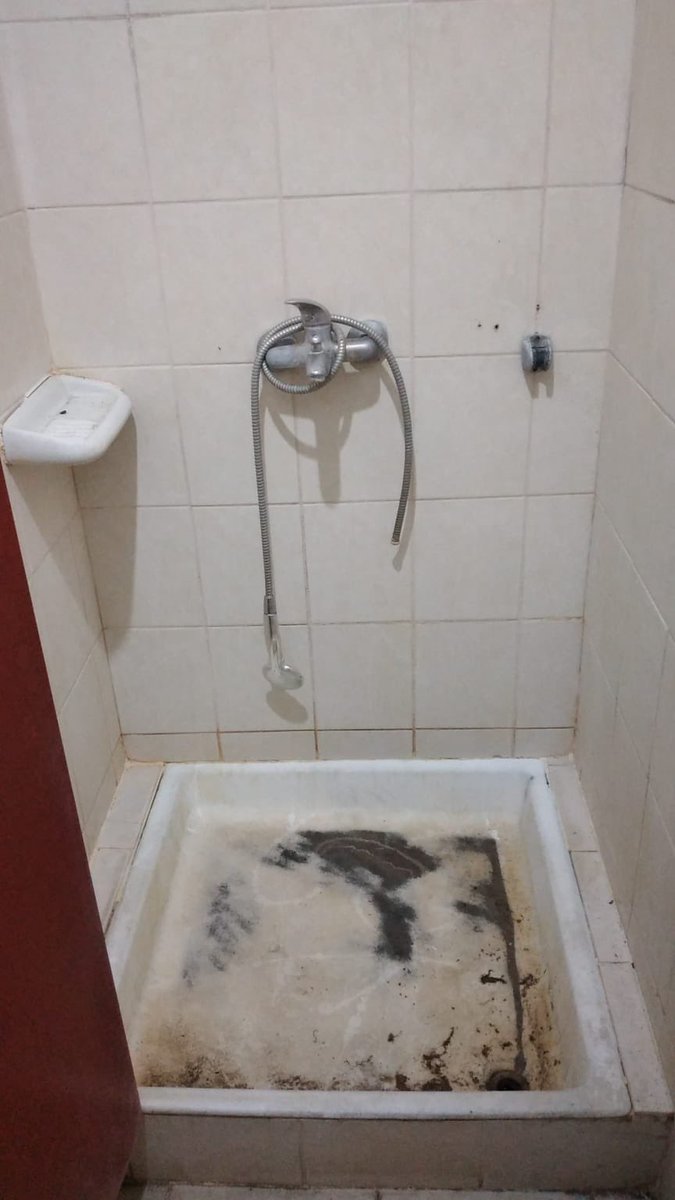 💥 REZALETE BAKIN

ODTÜ’de atıl şekilde bulunan, felaketin ardından depremzede öğrencilere tahsis edilen misafirhaneden görüntüler. Depremzede öğrencilere bu reva görülüyor!