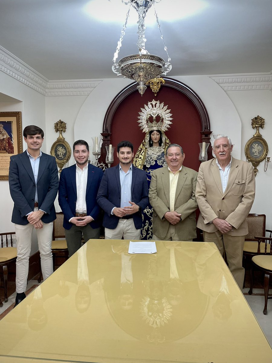 Hdad_SanBenito's tweet photo. 🟣 Firmado el contrato de renovación con la @BM_LaPuebla para el Martes Santo de 2024.

🎶 Los #SonesDeLaPuebla acompañan a Nuestra Señora de la Encarnación Coronada desde el año 2001, por lo que la vinculación se prolonga ya durante más de dos décadas.

#SanBenito23 #TDSCofrade https://t.co/RWnqlYMO8o