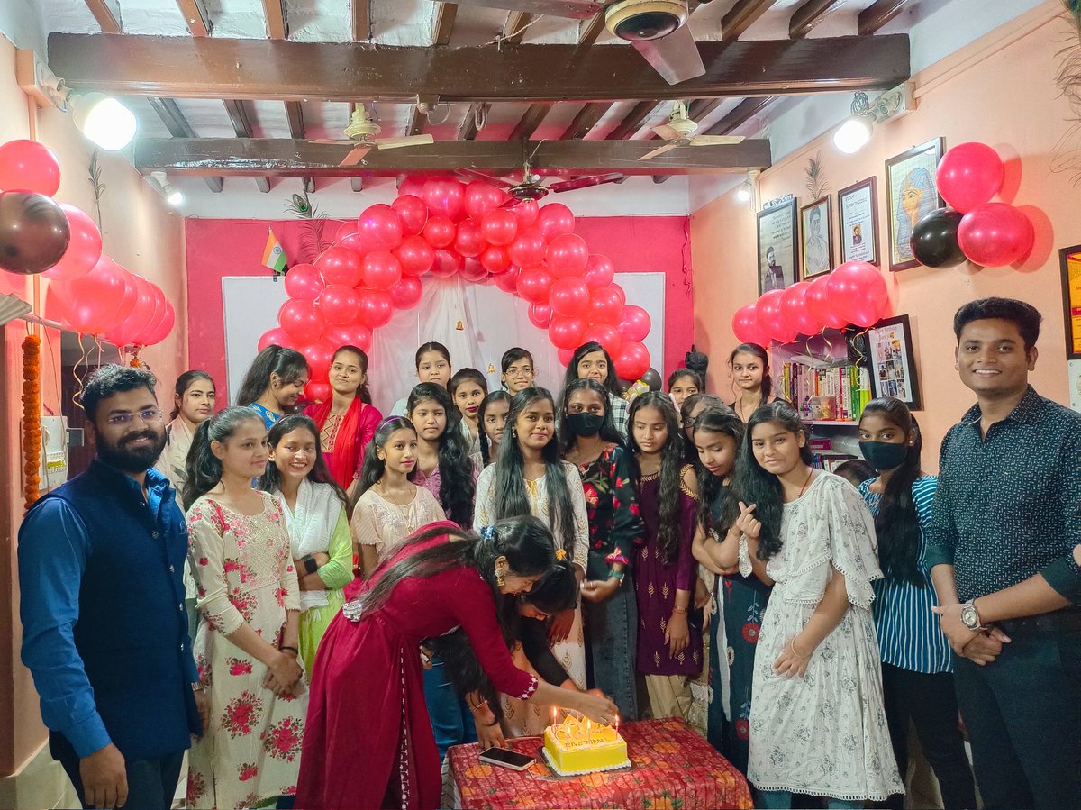rivetingcommerc's tweet photo. Children's day special ❤️
#Rivetians #2023 #rivetingclasses #rivetingcommerceclasses #roushannayak #rahulnaya_k https://t.co/e7lYKctx4W