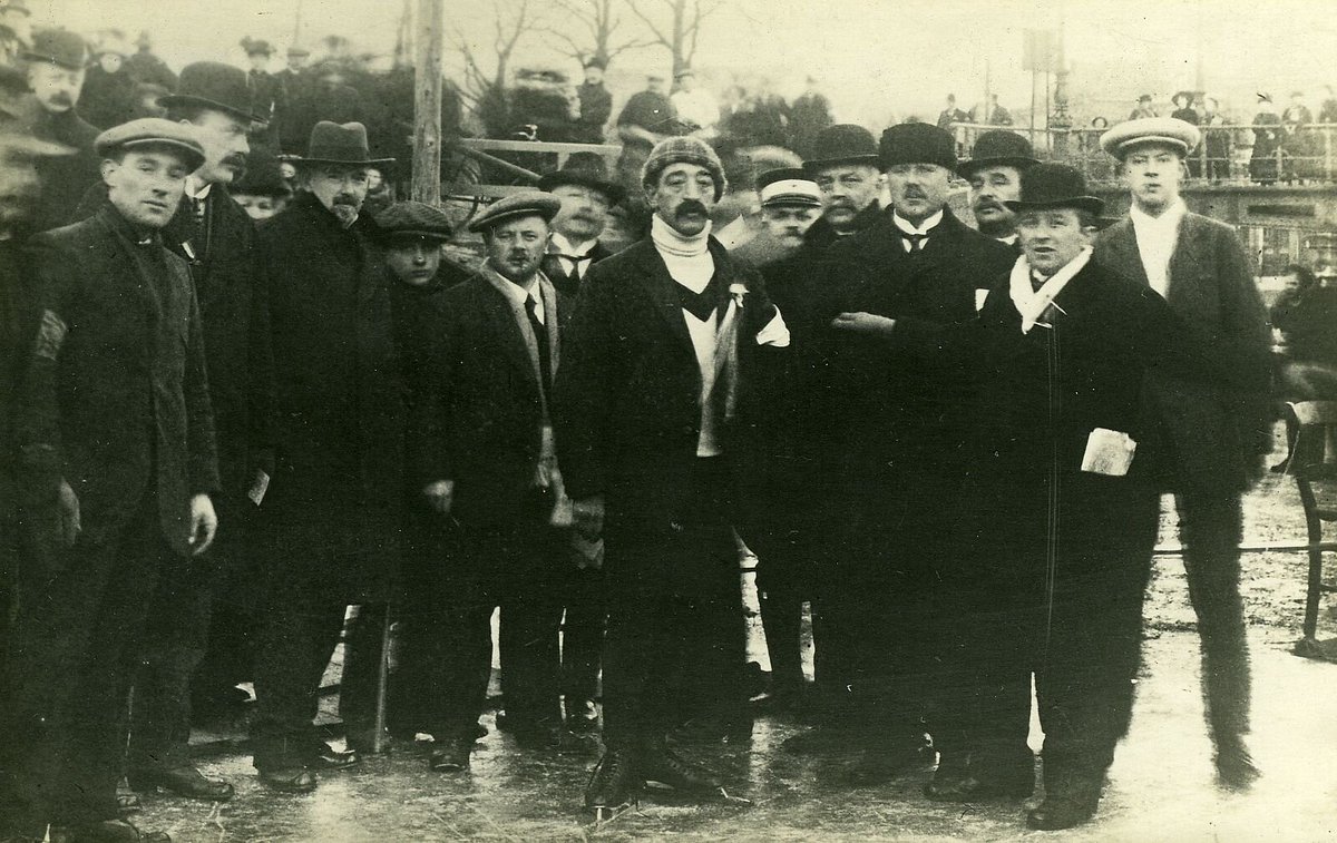 15 Januari vieren we in @MuseumSneek de 5e Dag van de #Elfstedentocht. Met een gevarieerd programma vestigen we de aandacht op het culturele en historische belang van dit schaatsevenement. I.s.m. @frsfilmarchief <a href="/jRRT/">Jurryt van de Vooren</a> <a href="/SWFryslan/">Gemeente Súdwest-Fryslân</a> tresoar.nl/bezoeken/agend…