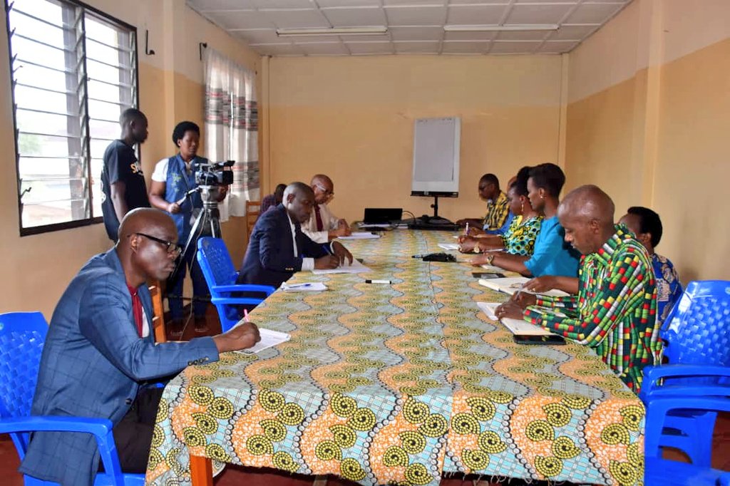 CentreSeruka's tweet photo. #Burundi: Une équipe des sénateurs conduite par le 1er Vice-Président du @burundi_senat, a visité, ce mercredi 15/11/2023, le Centre Seruka, en @MairieBuja, pour s'enquérir de la prise en charge offerte par ce centre qui s'occupe des survivants des VSBG. https://t.co/k74SGT8qWP