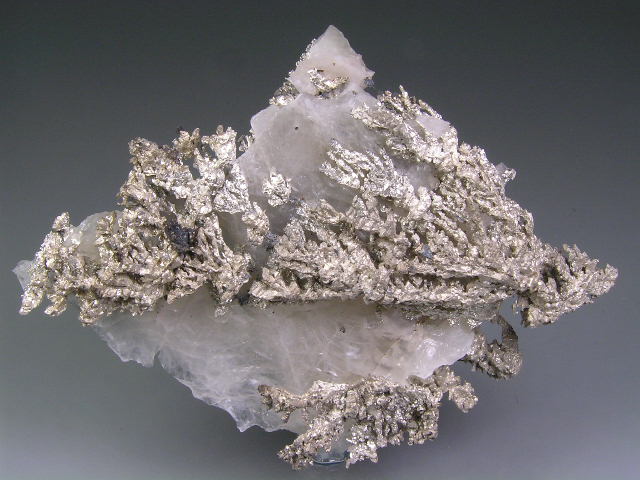 t_mineral812's tweet photo. #Azurite #NativeSilver #Calcite #CobaltCalcite https://t.co/Fwjmwrl3mI