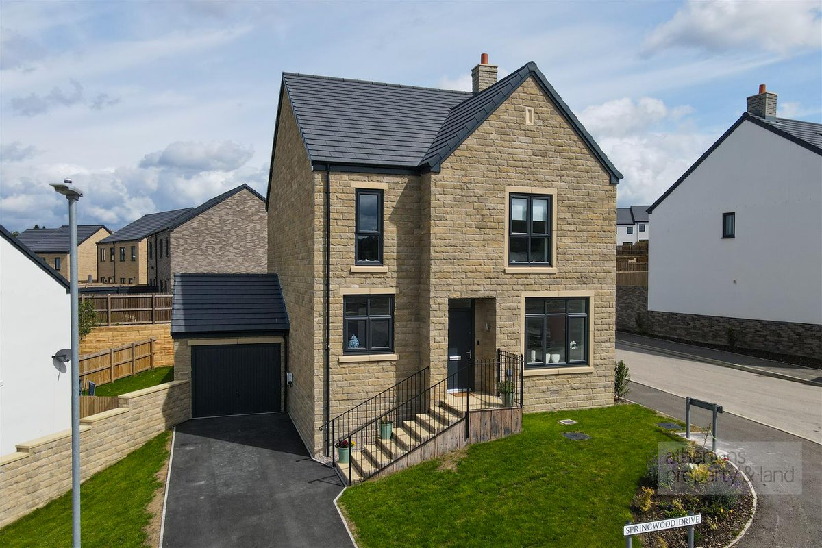 Reduced: Springwood Drive, Whalley BB7 9XL – four-bedroom detached house; we invite offers over £465,000.

Available with no onward chain, this immaculate and upgraded family home is set on a commanding plot and provides beautiful views towards The Nab.

athertons-uk.com/property/resid…