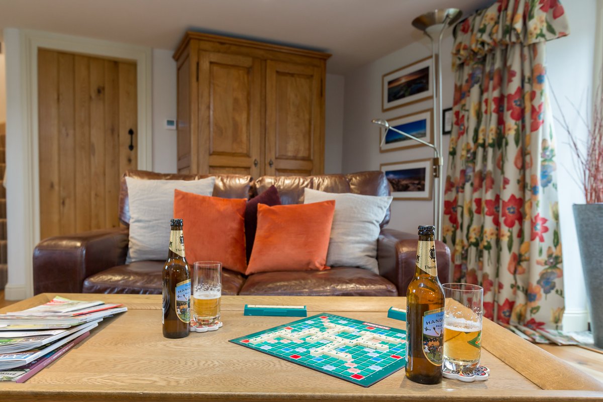 Cold and stormy days call for cosy afternoons by the log fire...🔥🎲🍻🏡 #HelloWeekend #FridayFeeling #AutumnBreak #CruckBarnBarlow #CosyAfternoon #LogFire #Relax #PeakDistrict #HolidayCottage