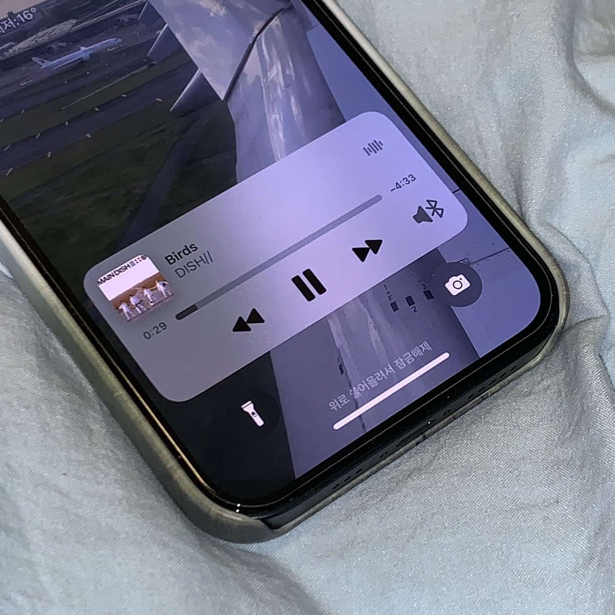 여전히 愛 하고 있어요 .. 
키타무라군 멋진 1년을 만드시길 ~ ~ 🌀 
おたおめ ~ 🎸🥳🚶

#HAPPYBIRTHDAY_北村匠海