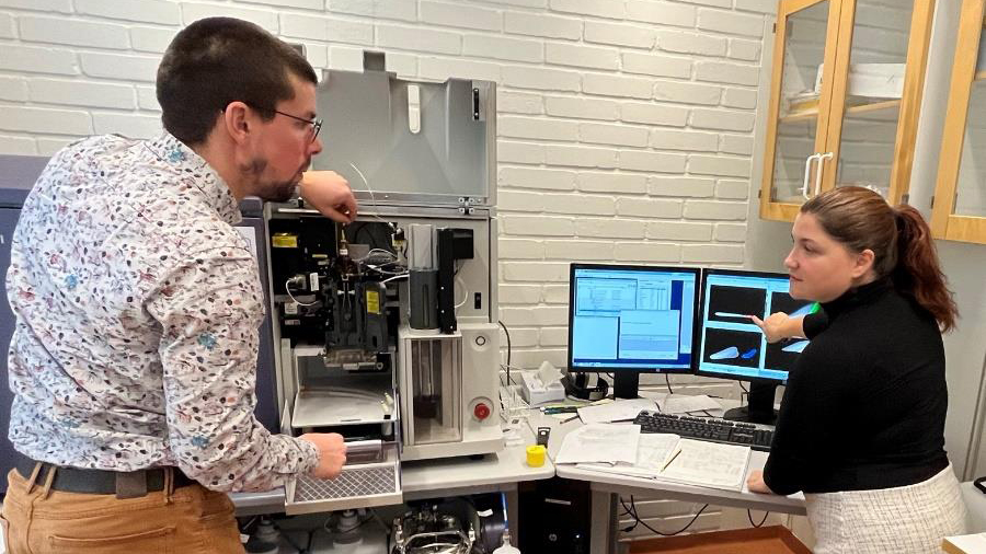 Umeå Plant Science Centre (UPSC) (@umeaplantsci) on Twitter photo Have you seen the below tweet but not found the time yet to read the paper?
Would you like to know more about how <a href="/VladimrSkalicky/">Vladimír Skalický</a> & <a href="/I_Antoniadi/">Ioanna Antoniadi</a> from the <a href="/GroupLjung/">Ljung group</a> & the <a href="/nowako76/">Ondrej Novak</a> group <a href="/OfRegulators/">Laboratory of Growth Regulators</a> developed the "FAmOS" method?
Check out this text:
upsc.se/about-upsc/new… Have you seen the below tweet but not found the time yet to read the paper?
Would you like to know more about how <a href="/VladimrSkalicky/">Vladimír Skalický</a> & <a href="/I_Antoniadi/">Ioanna Antoniadi</a> from the <a href="/GroupLjung/">Ljung group</a> & the <a href="/nowako76/">Ondrej Novak</a> group <a href="/OfRegulators/">Laboratory of Growth Regulators</a> developed the "FAmOS" method?
Check out this text:
upsc.se/about-upsc/new…
