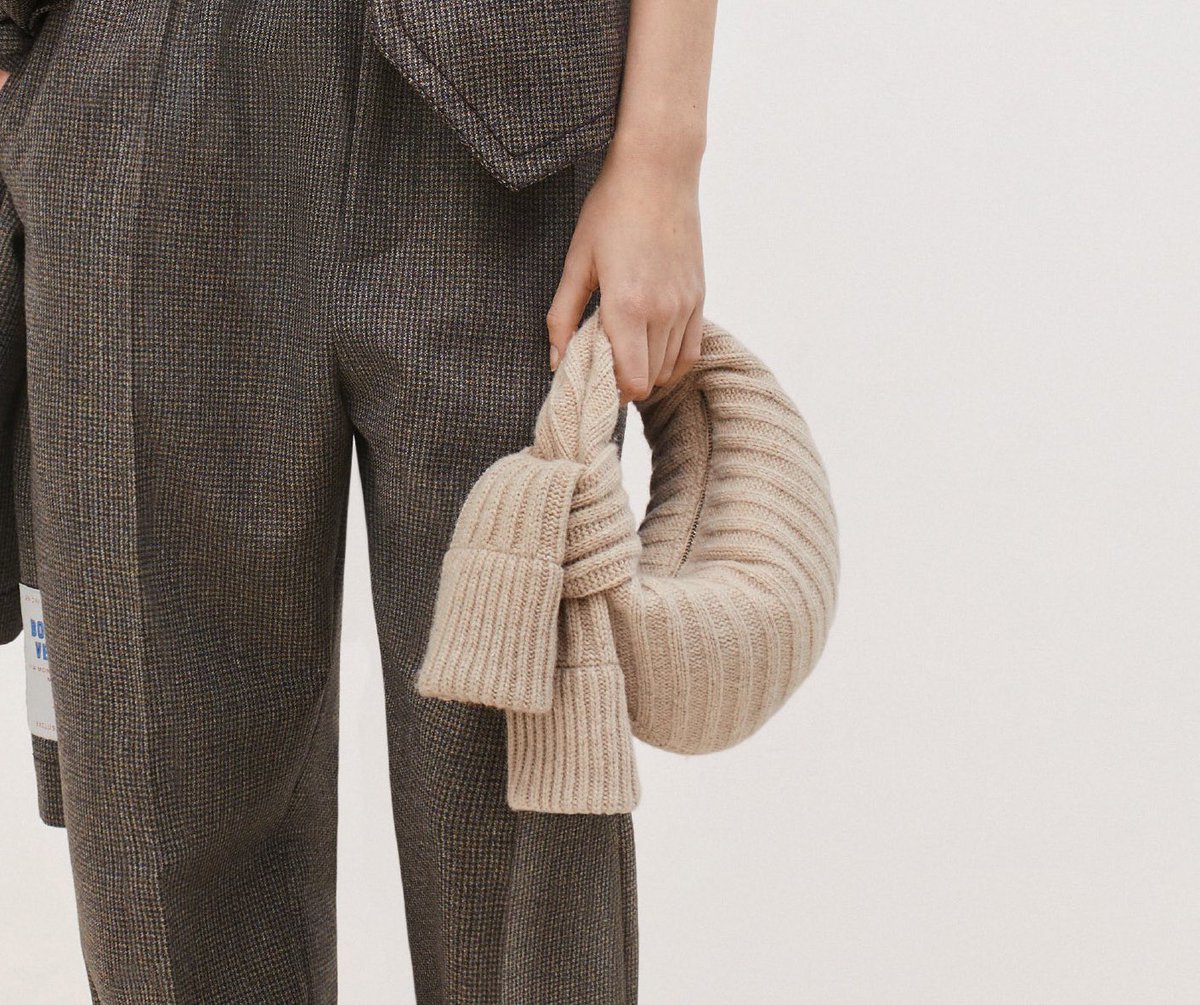 THIS BOTTEGA BAG, someone please hold me—