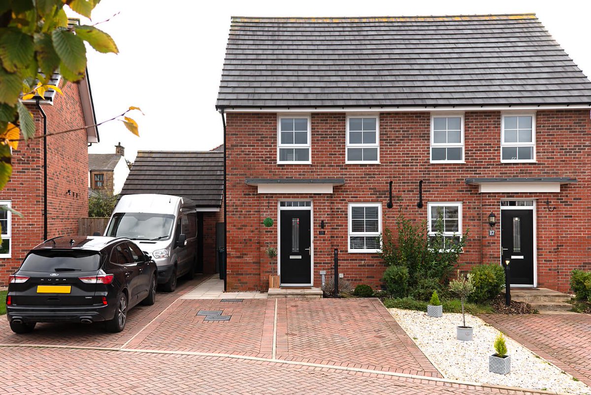 PendleHillProps's tweet image. 👀SneakPreview👀 Coming This Weekend  #ForSale  #3Bed #GreatQuality #DiscountToMarket 

✏️For more info Register now for our new Heads Up Property Alerts on link below ⬇️ 

…dlehillproperties.web.lifesycle.co.uk/properties/reg…

#pendle #ribblevalley #hyndburn #eastlancashire #lancashire #burnley #longridge