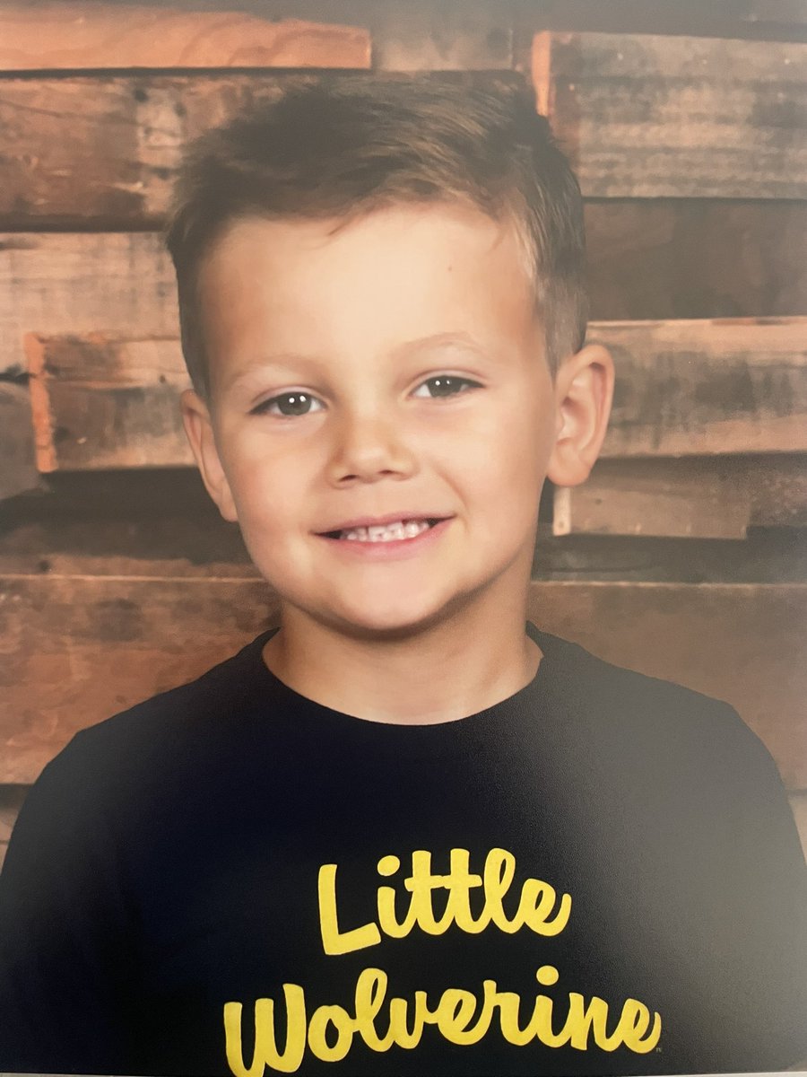 Rockchick1006's tweet image. School pictures are in. Y’all, I’m in trouble. Already fighting girls off of him at school. #boymom #kidmodel