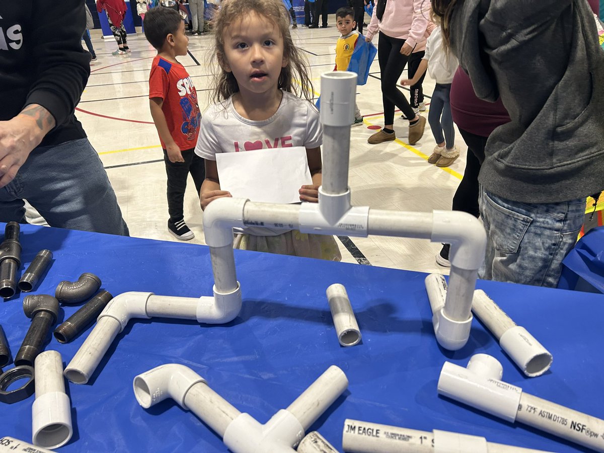 IowaTrades's tweet photo. The Central Iowa Building Trades have been busy! We were so happy to visit with Findley Elementary families last night with @ByDegreesDSM. This Family Night is a great community resource!β‘οΈπ οΈ π
#iowaskilledtrades #iowaconstruction #IowaWorkforce @DMschools https://t.co/orRlmagiVK