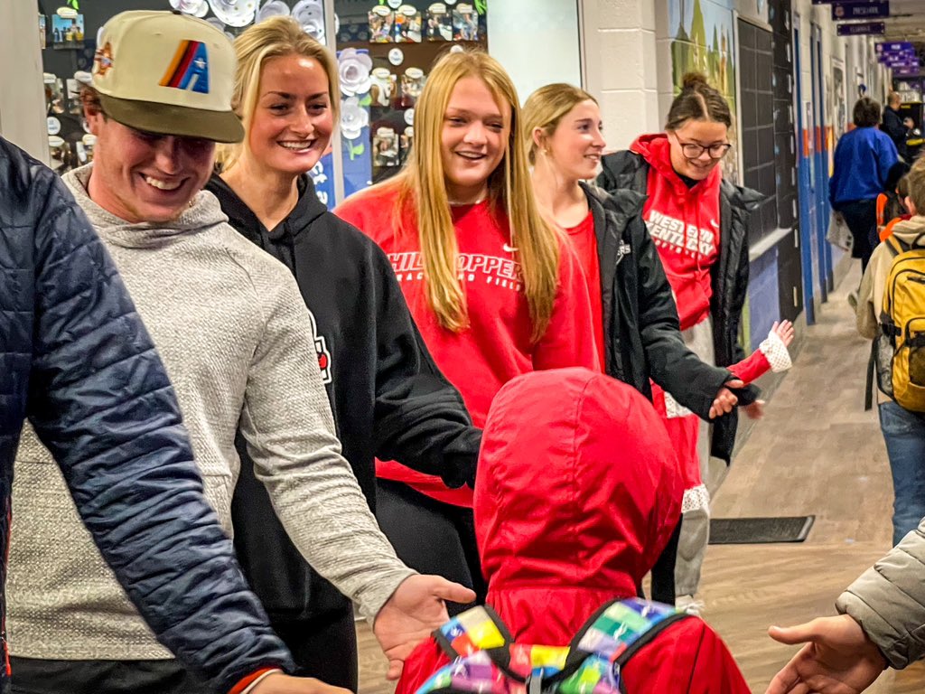 HilltopperCLIMB's tweet photo. High Five Friday is BACK 🔴

Thank you to Natcher Elementary School for letting us bring the energy as we head into a big weekend of @WKUSports !

#HilltoppersWithHeart https://t.co/5WyNrcDWoZ