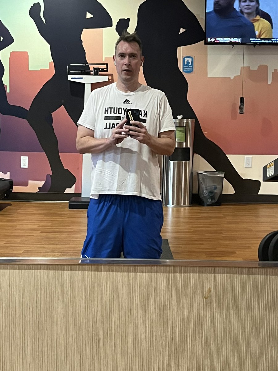 ripheatcards's tweet photo. Old fat boy t-shirt and a little morning motivation from @paullydoughnuts to get my ass in the gym before a long day of @DallasCardShow!!!!

Go get your Friday, everyone!!!

#ripheatsweats #grindearly https://t.co/RBGaQm7zDP