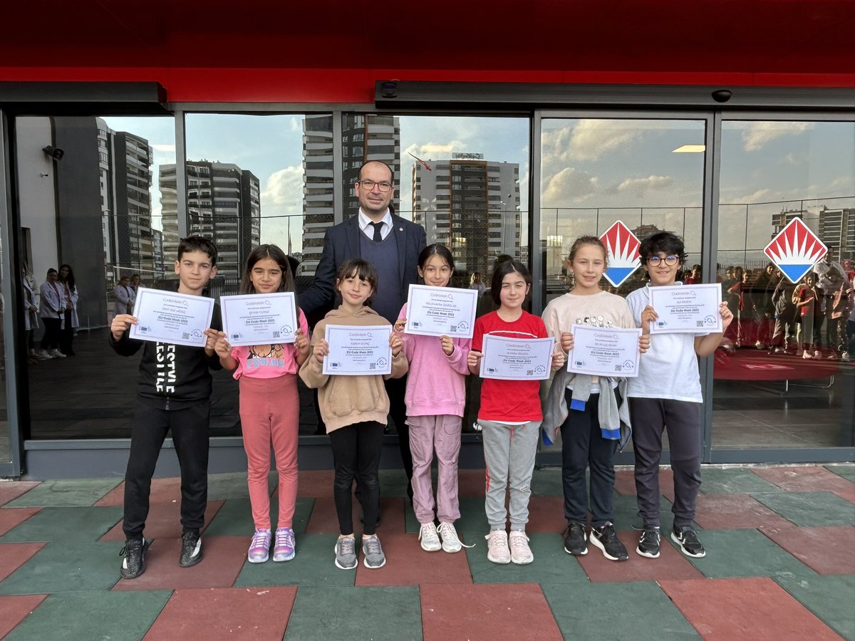 BK_Batikent's tweet image. 7-22 Ekim haftasında düzenlenen Codeweek 2023 etkinliğine Anaokulu 5 yaş ve İlkokul 4. sınıflar olarak katıldık. Öğrencilerimizi katılımlarından ötürü tebrik ediyor, başarılarının devamını diliyoruz. ❤️💙
#bahçeşehirkoleji #codeweek2023