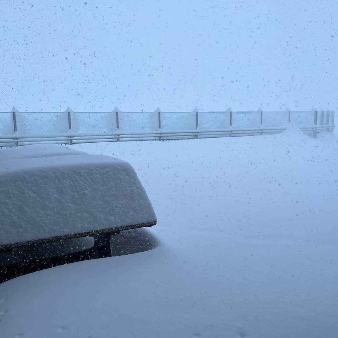 manu_oberhuber's tweet image. Im Hochgebirge ist es inzwischen tiefwinterlich. Einen halben Meter Neuschnee gibt es auf dem Hintertuxer Gletscher und hier oben bleibt dieser Schnee jetzt mal zumindest bis Juni liegen.
📸 Hintertuxer Gletscher