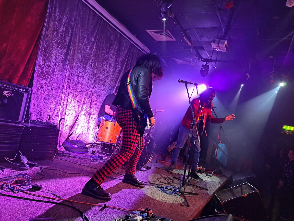 Yr new rock superpowers, @thebandcolossus, really rocked @TheAmershamArms - with @Joyzineuk @godisinthetv - follow them all, musical gateways to awesome alternatives in the arts