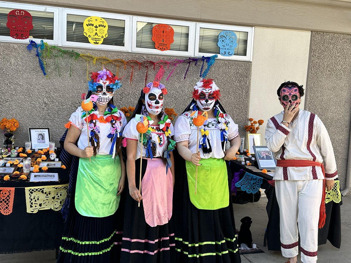 This how SOH celebrated #DiaDeLosMuertos.  The DL club and Mecha put up altars.  The folclórico club danced during lunch break. <a href="/SUHSD/">Sweetwater Union High School District</a>