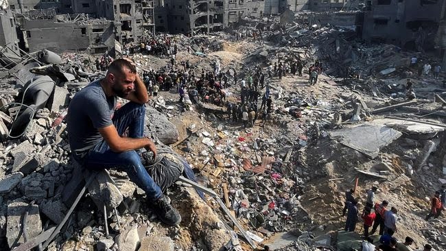 Saat ini apa yang terjadi di Palestina tidak bisa dibenarkan oleh atas dasar kemanusiaan. Oleh karena itu harus tetap ada suara yang menolak

#SavePalestine
#WeStandWithPalestine
#FreePalestineFromZionist
#BloggerBengkulu