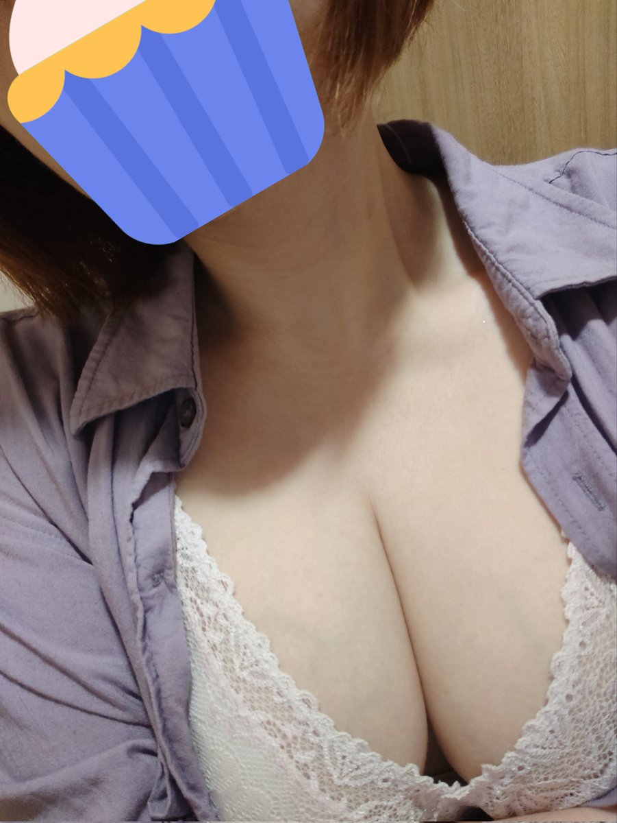 這樣....很過分嗎？！😝😝😝

#台北短髮人妻
#迷上刺青男孩
#看了就溼溼了
#是口水別想歪 https://t.co/0IrOgC1U4s