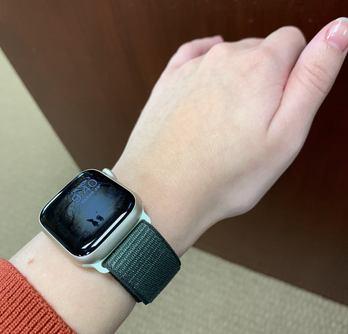 gm moots <3 my apple watch came in! wristcheck sorta. it’s difficult to get good angles at work without ppl thinking i’m a weirdo