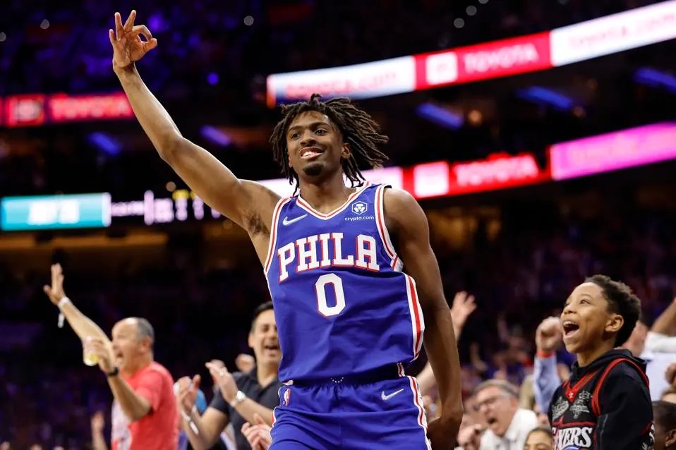 Tyrese Maxey thru 4 Games

3-1 Record
27.3 PPG (10th in NBA)
5.8 APG 
5.3 RPG
1.0 SPG
48.6 FG%
50.0% 3PT
92.6% FT

#HereTheyCome