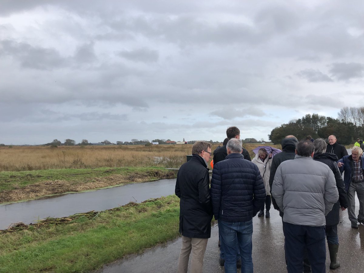 Goed weer (regen) voor terreinbezoek en kennisuitwisseling met groene waterbeheerders (geborgden ongebouwd en natuur) in Zuid-Holland. Thema combinatie waterberging, natuur, recreatie. Realisatie via vrijwillig gebiedsproces. ⁦<a href="/VBNE_/">VBNE</a>⁩ ⁦<a href="/De_FPG/">FPG</a>⁩ ⁦<a href="/hollandsedelta/">waterschap Hollandse Delta</a>⁩