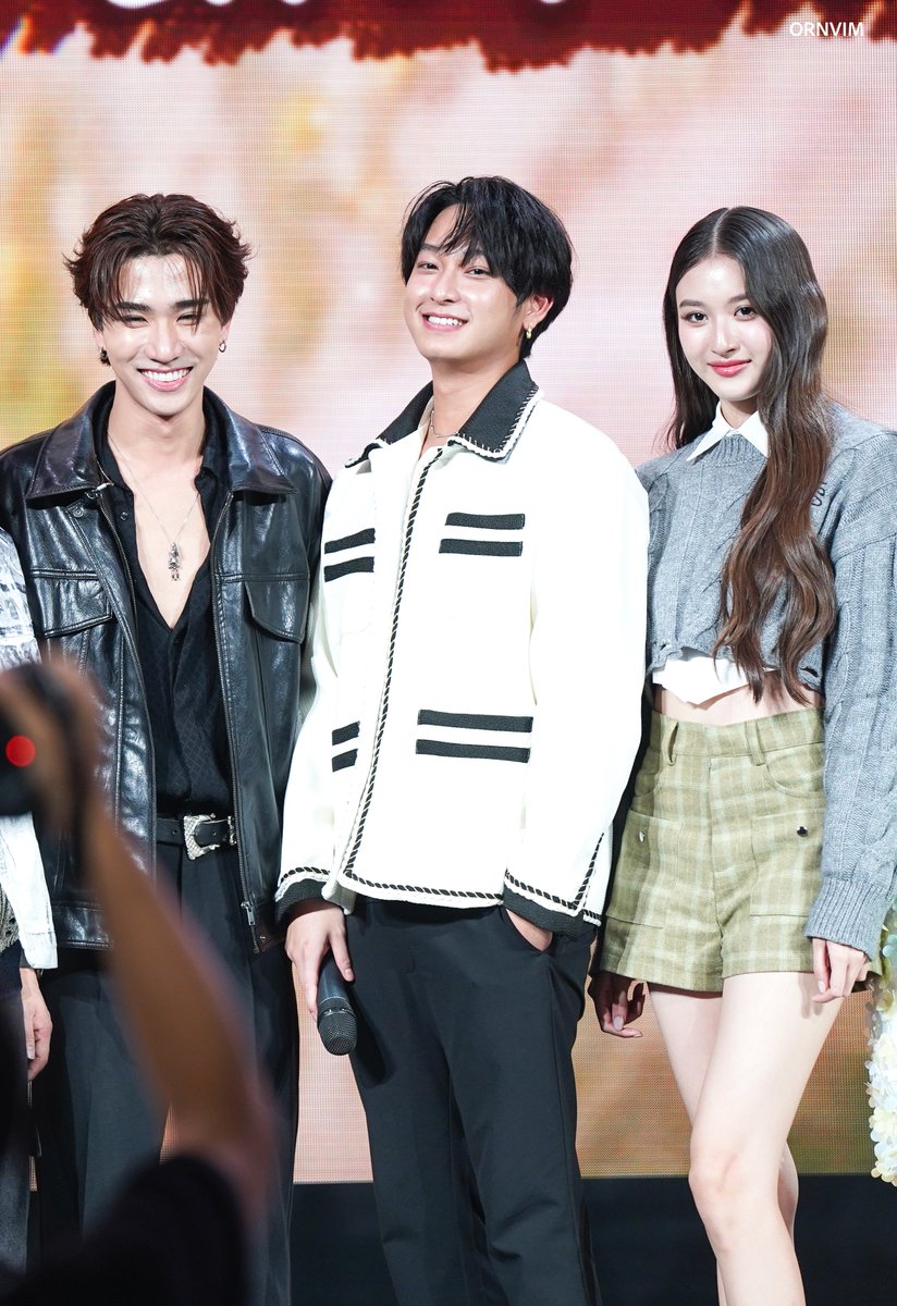 ornvim's tweet photo. ก็ว่าสูงแปลกๆนะ 🤣🤣

#DangerousRomanceFinalEP
#PerthChimon
#PerthTanapon
#KDPPE
#chimonac https://t.co/fP0wlLYr2R
