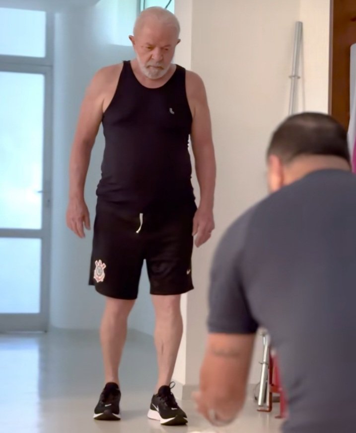 simplesmente lula treinando com shortinho do corinthians