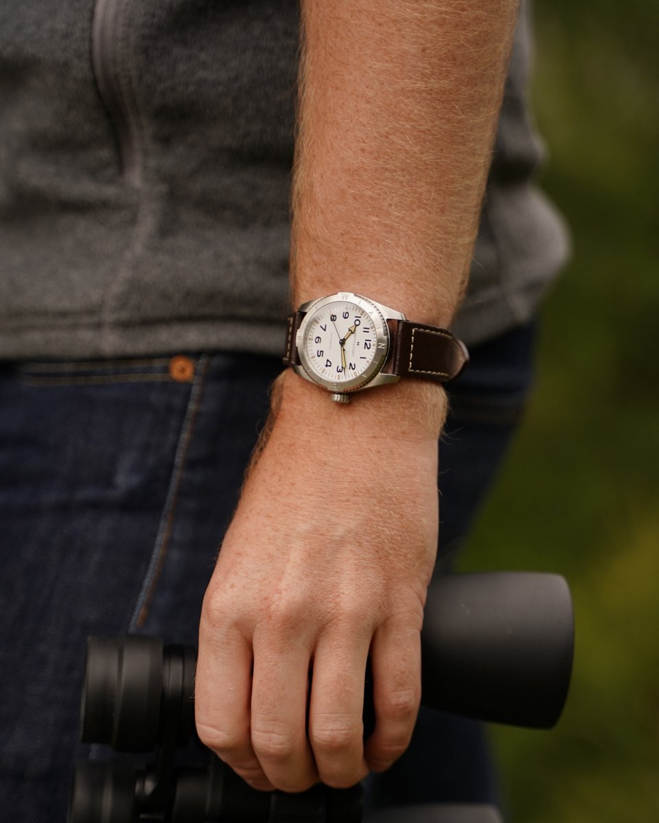 hamiltonwatch's tweet image. Housed in a 37mm or 41mm brushed stainless steel case paired with a leather strap, the Khaki Field Expedition is equipped with a screw-down crown to protect the movement no matter what the weather: ms.spr.ly/60149NU5q

#hamiltonwatch #stepoutside #expedition
(Ref. H70225510)