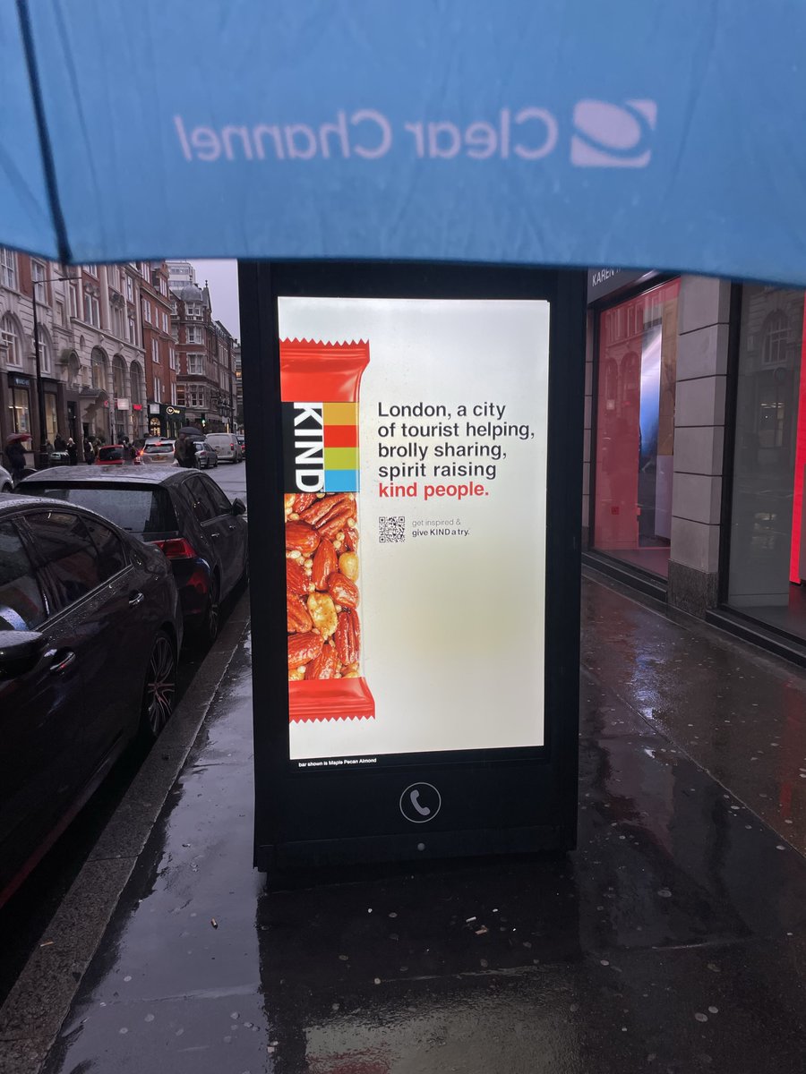 Have so much appreciation for contextually relevant copy (which increases avg. Brain response by 32%)! Thankfully had my trusty @ClearChannelUK brolly with me which has been shared many a time including the main man <a href="/Mason_Jamie/">Jamie Mason</a> ! Nice one <a href="/KINDSnacksUK/">KINDSnacksUK</a> <a href="/emc_uk/">EssenceMediacom UK</a> <a href="/kineticwwUK/">Kinetic UK</a>!