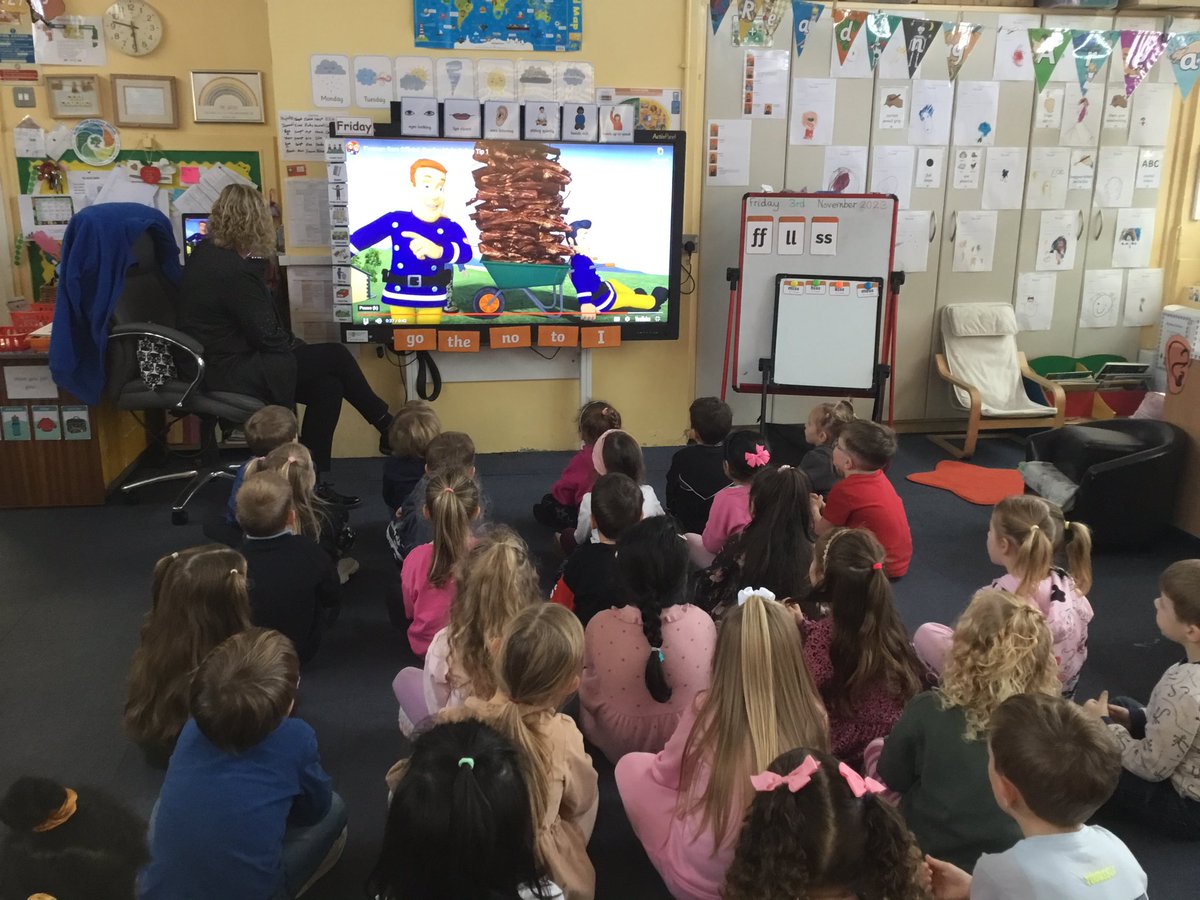 AlkringtonPS's tweet image. In #RW we’ve been talking about being extra safe over the Bonfire weekend celebrations. Fireman Sam had 10 tips for safety. #PSED