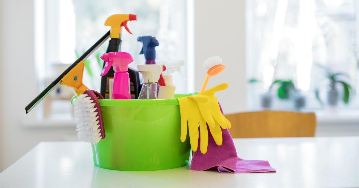 On this #FrugalFriday, let's take a look at saving money by making our own household cleaners. Here are 9 simple recipes for homemade cleaners, each using 3 ingredients or less: rpb.li/Uc3Kq
#FrugalLiving #DIYCleaners #1stUniversityCreditUnion