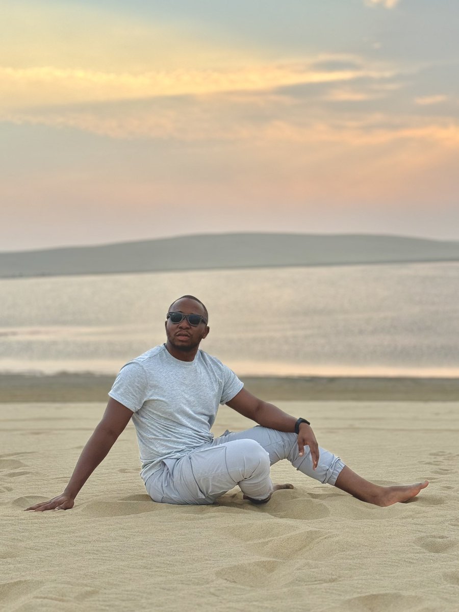 SteveNdukwu's tweet photo. @FlyRwandAir flew me to see one of the most beautiful place on earth, Qatar. And I would describe this place in one word “the future”! 

Together with @lucy_smize and elimwenda 

#discoverdoha #flythedreamofafrica #visitrwanda https://t.co/jO9VHRTPth
