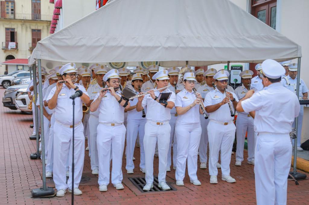 Con gran honor izamos el Pabellón Nacional en conmemoración de los 120 años de la separación de Colombia. Recordamos con orgullo esta fecha especial que dio origen a la República Panamá. 🇵🇦