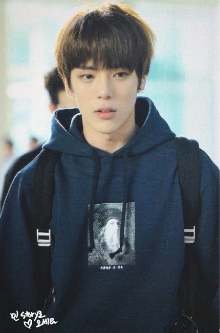 그 왜 그거 있잖아 그거 같음 아빠가 된 일진짱... + 노장혁...

지 와이프 아득바득 설득해서 대학 보내놓고 자기는 애기 옆집 아주머니한테 맡기고 알바로 생활비 구하고 다닐 거 같음