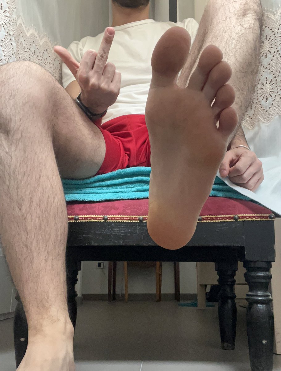 Quanto ci metti a perdere il controllo davanti ai miei piedi coglione? 🤑 #cashmaster #cashfag #cashslave #moneyslave #drajn #findom #RTgame