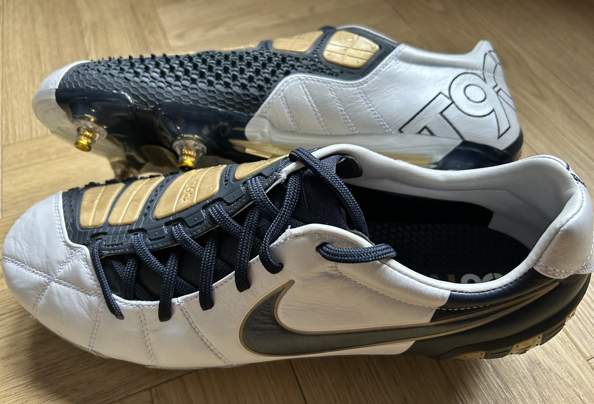This week’s competition is as follows It is beyond question that @sjsidwell was the best dressed man in football Retweet and tag the person in your team that’s the best dressed ….or the one who thinks they’ve got a bit! Picture is optional. Winner chooses a pair from below.