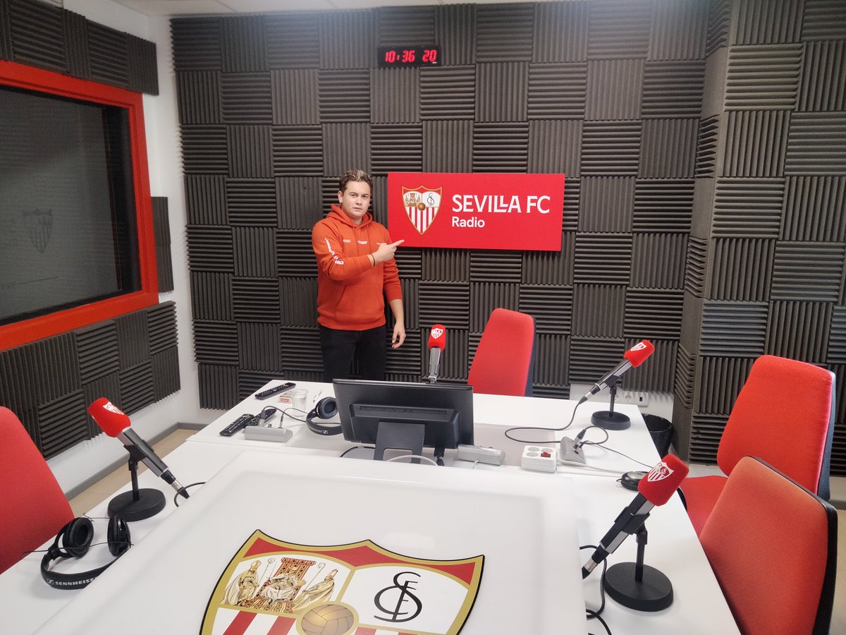 NBumburo's tweet photo. Empezamos la promo de mi cuarto single " Son del bloque"!!!
En unos minutos en Sevilla FC radio!!!
@FodsRecords https://t.co/wd11SPuFoD