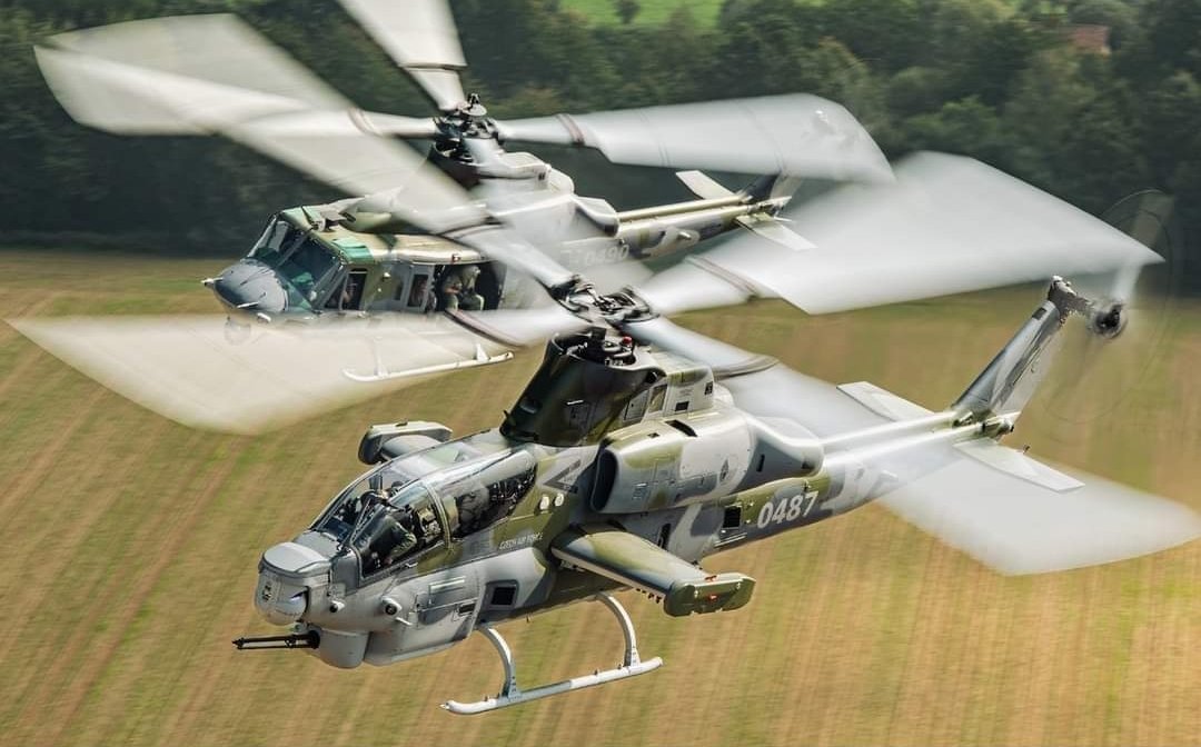 🇨🇿 Czech Air Force 221st "Tiger" helicopter squadron and its AH-1Z Viper and UH-1Y Venom together.