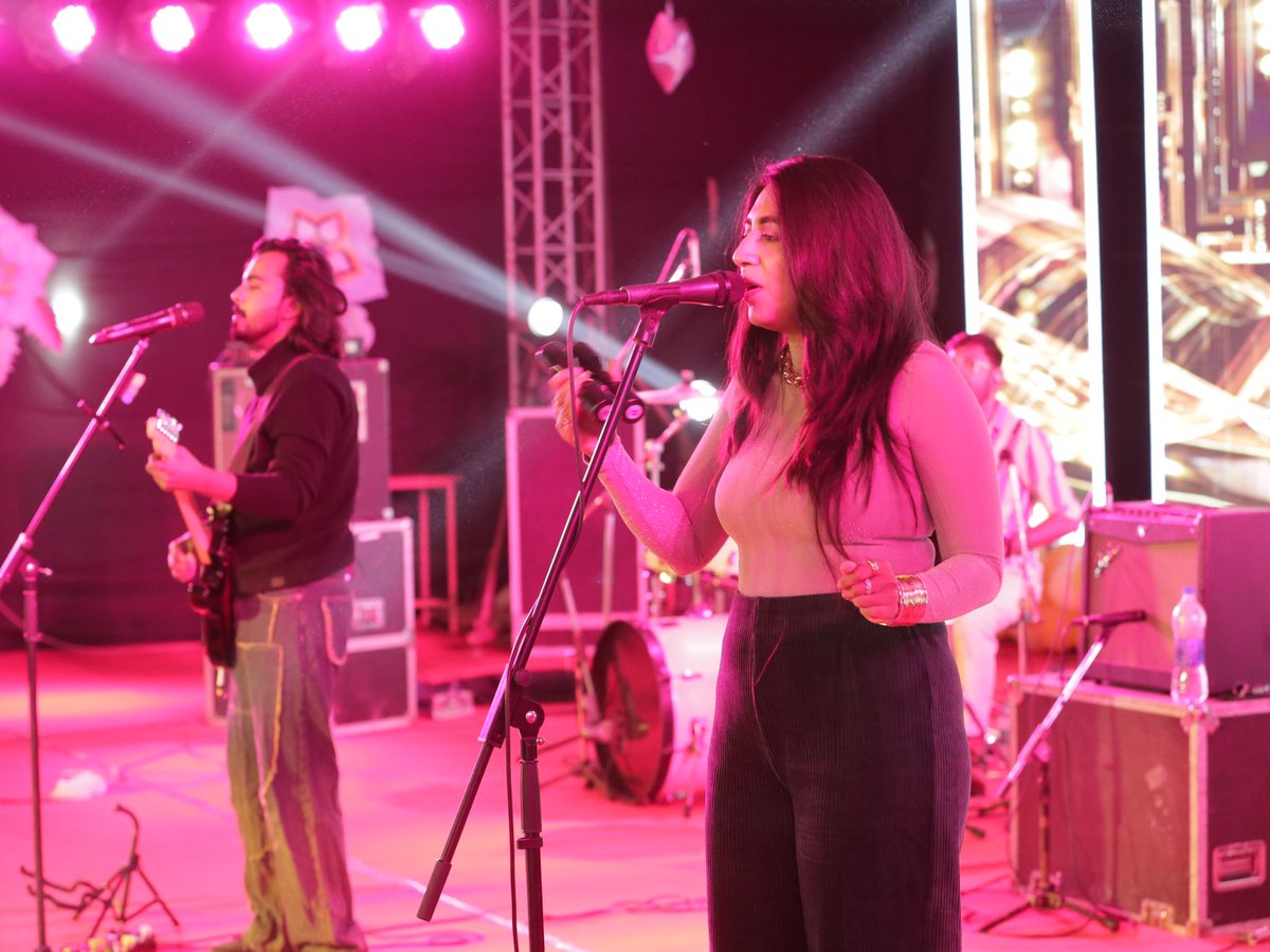 universitymewar's tweet photo. Post-Program Photo Highlights of the DJ Night at Mewar University (Chittorgarh).

#FreshersDay #MewarUniversity #DJNight #CulturalEvent #Rajasthan #FreshersParty #RockPerformance #UniversityLife #TopUniversityInRajasthan #BestUniversityInRajasthan #Cuet #KnowledgeToWisdom https://t.co/SErGIKZfLk